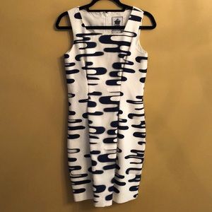 Sleeveless white and navy patterned dress